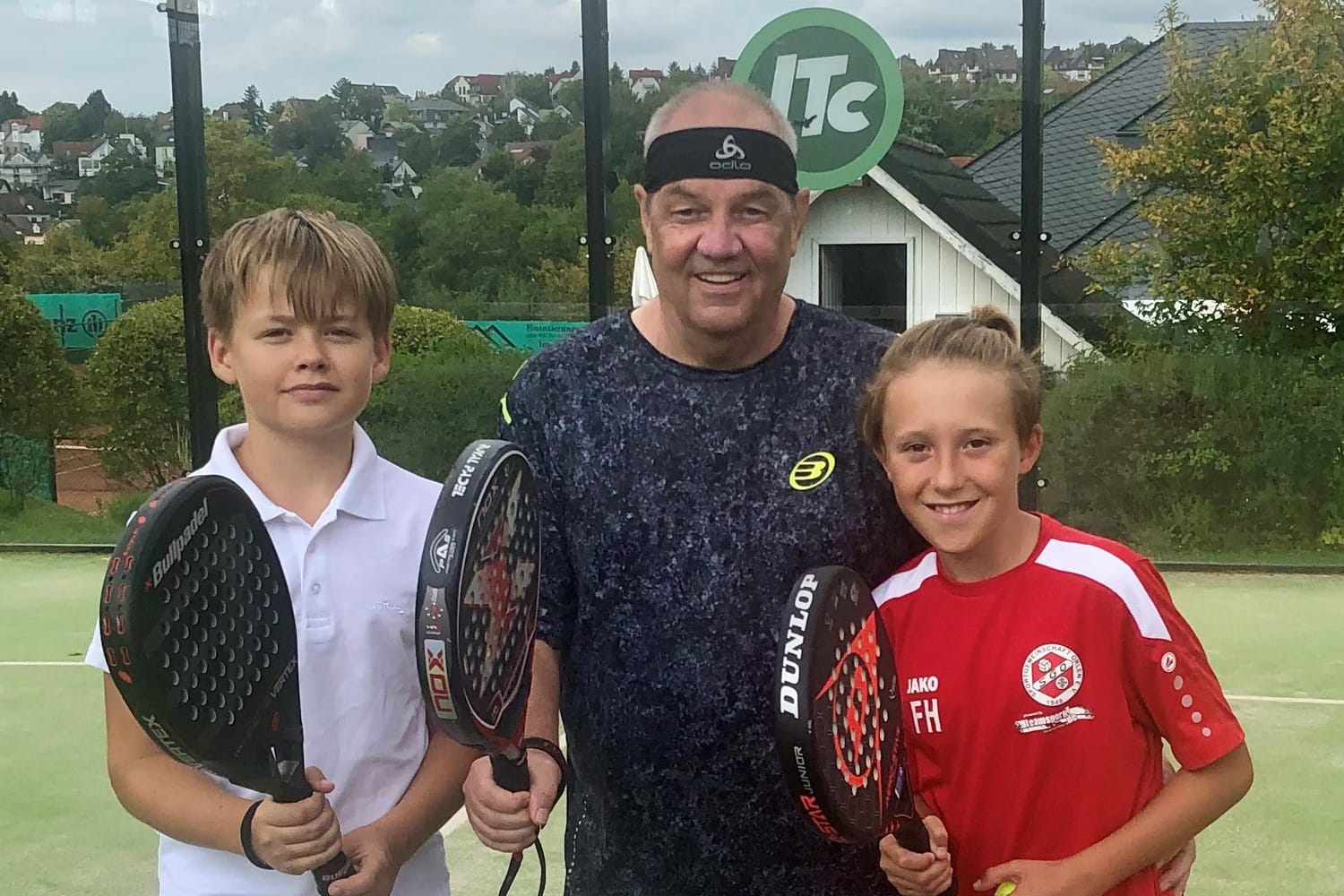 Padelspielerinnen und -spieler im ITC