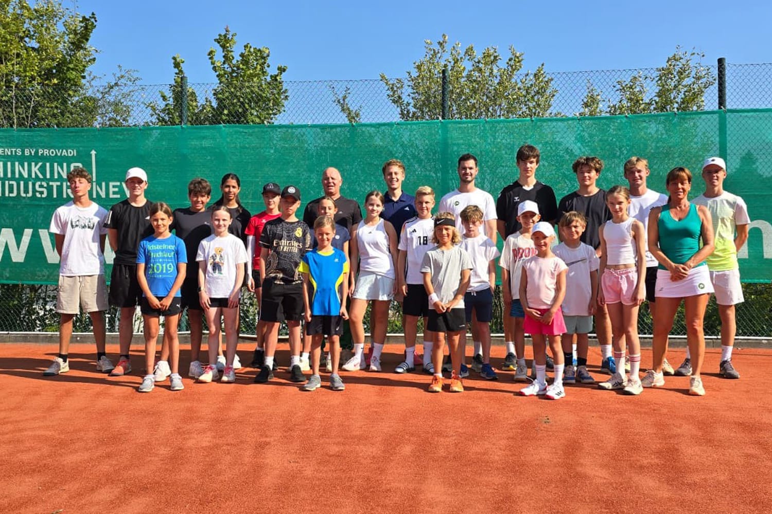 Gruppenbild vom Tenniscamp des ITC
